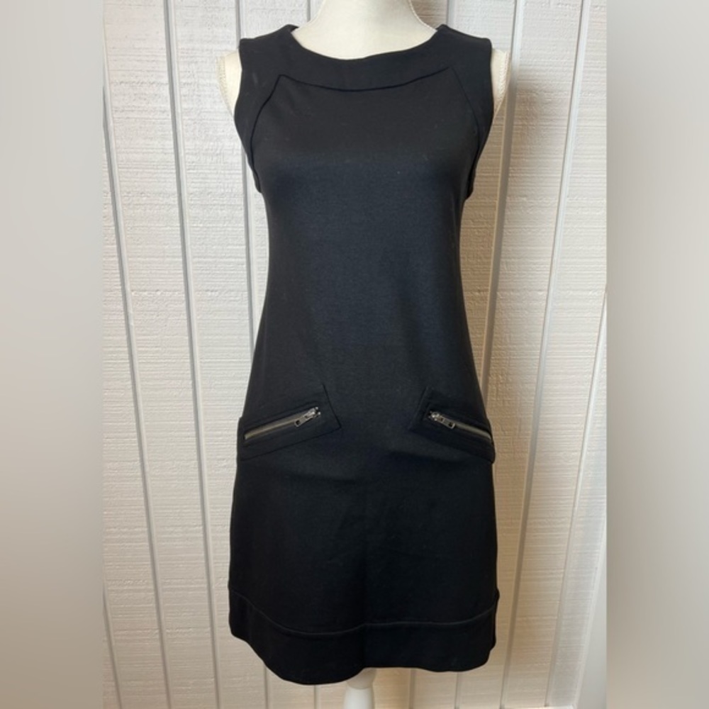 Diane Von Furstenberg Dress Black Size‎ 4 Zippered Back And Pockets